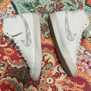 Nike White High-Top Sneakers Boys Youth size 7 used good condition dosedition